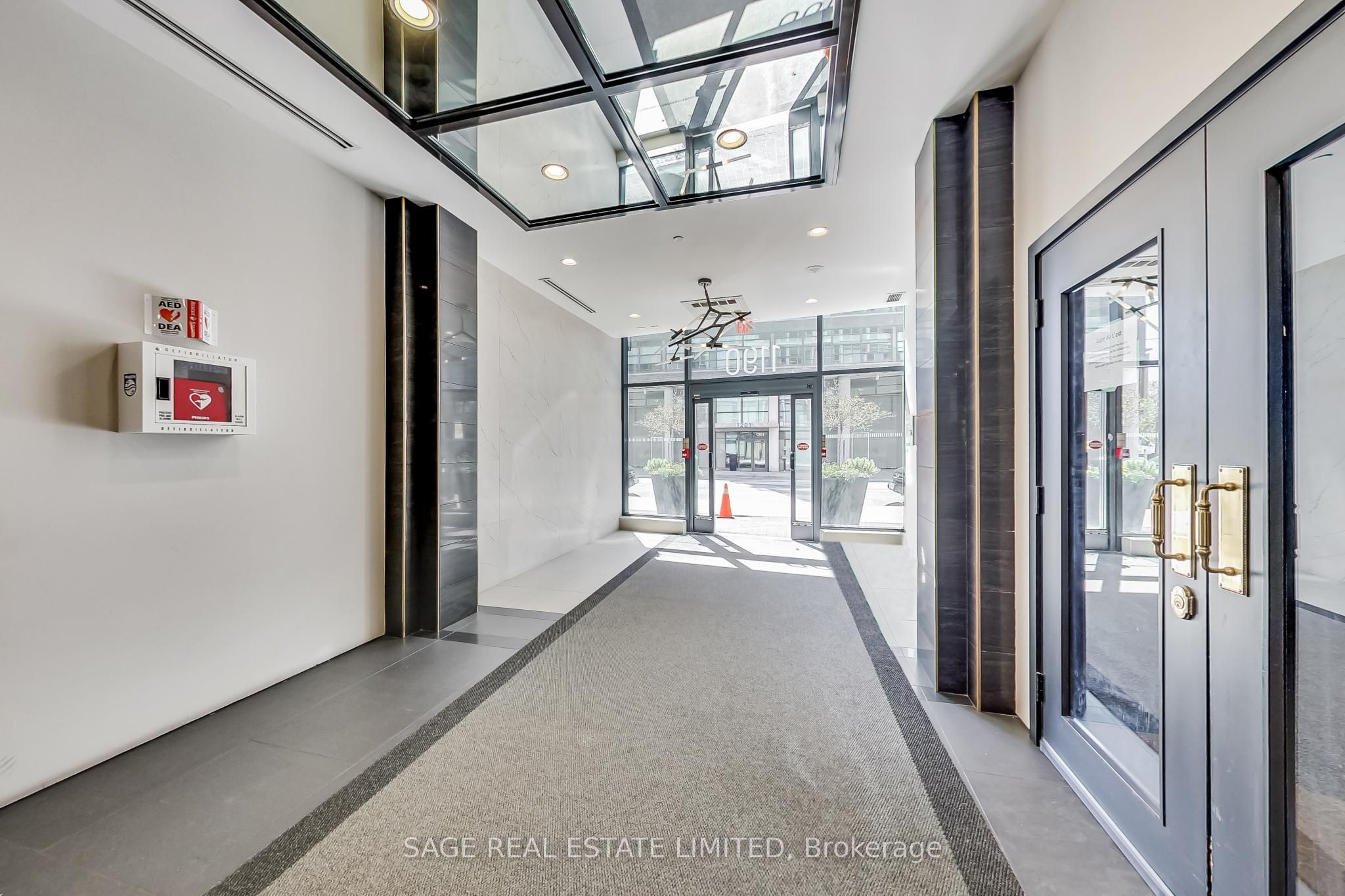 1190 Dundas Street E 726