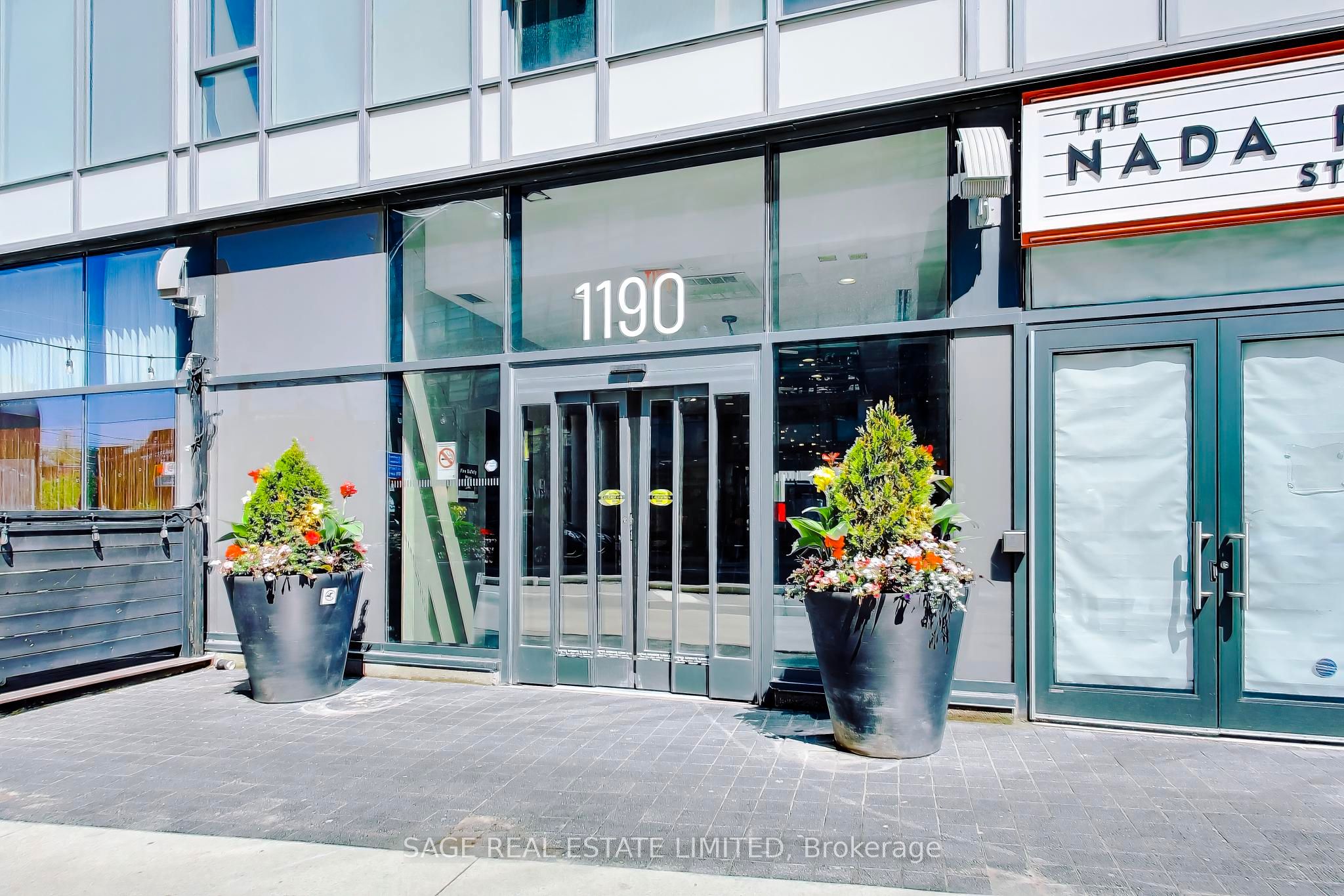 1190 Dundas Street E 726