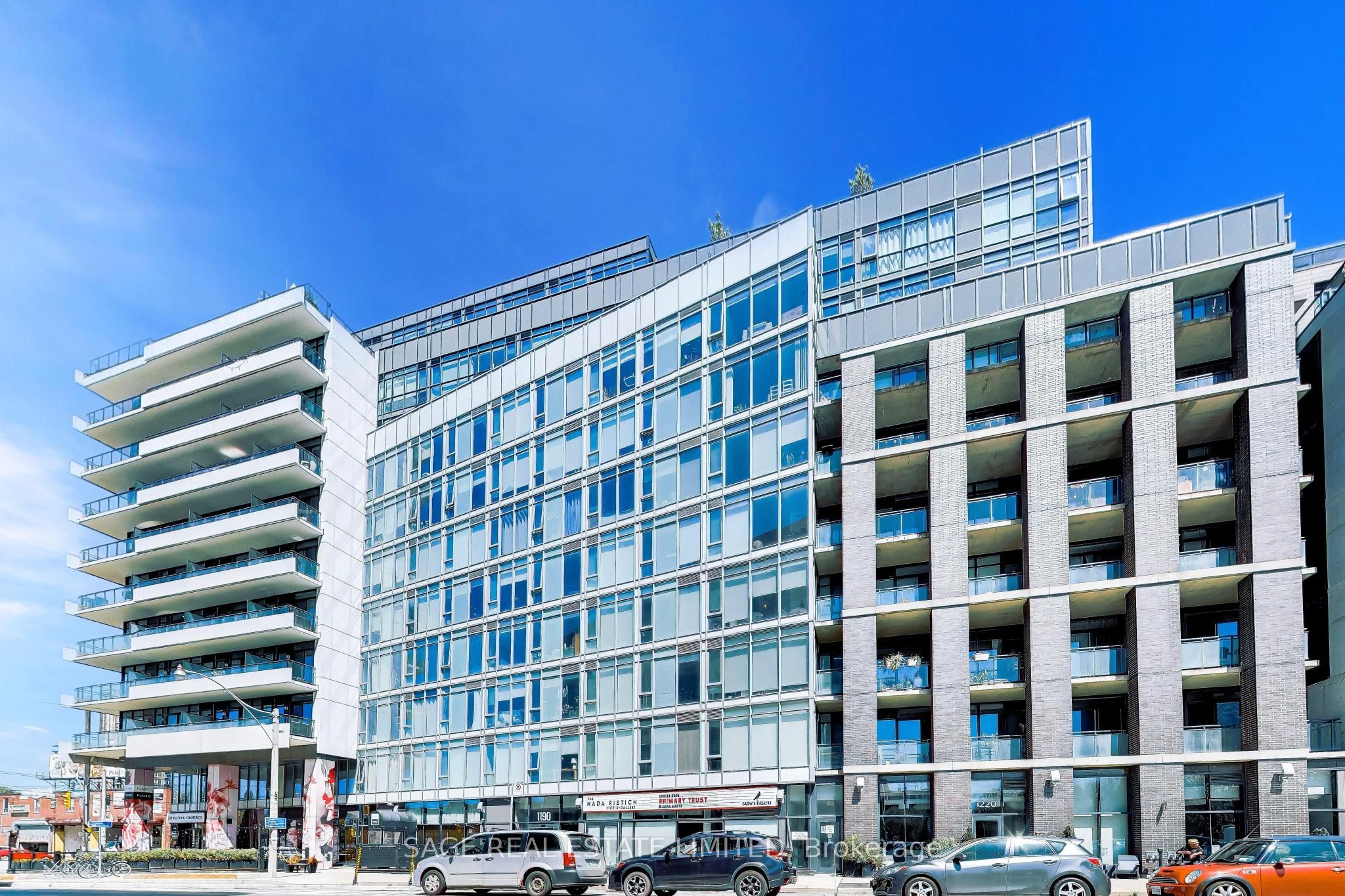 1190 Dundas Street E 726