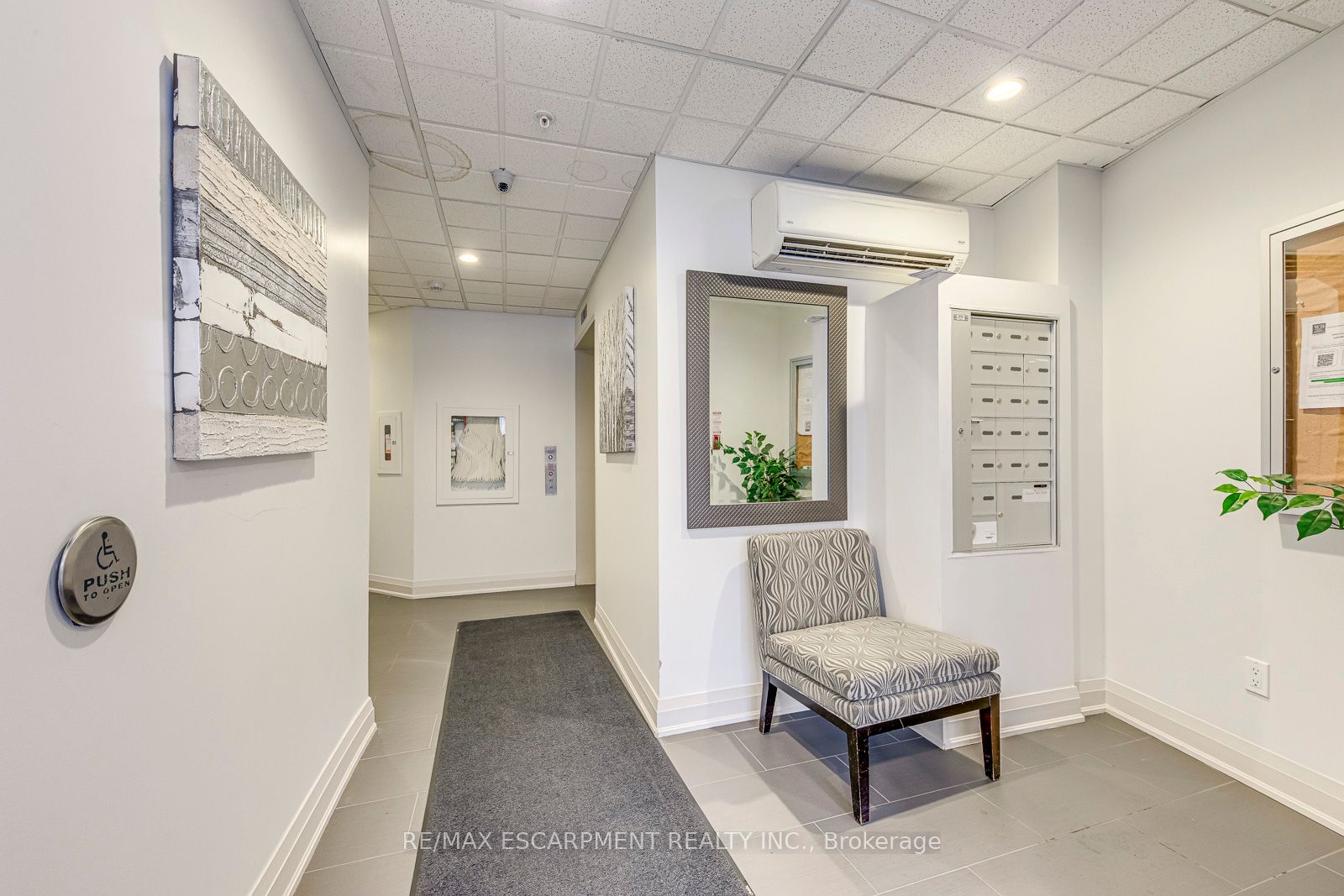 70 Stewart Street 401