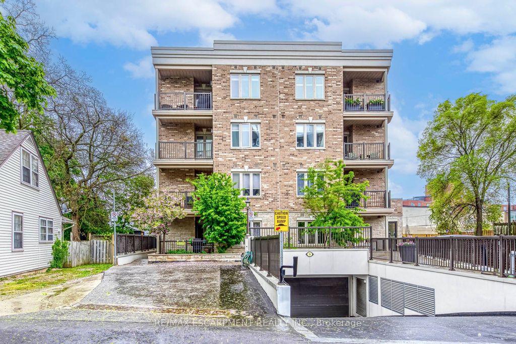 Photo of 70 Stewart Street #401, Oakville, ON L6K 1X5 (MLS # W12457973)