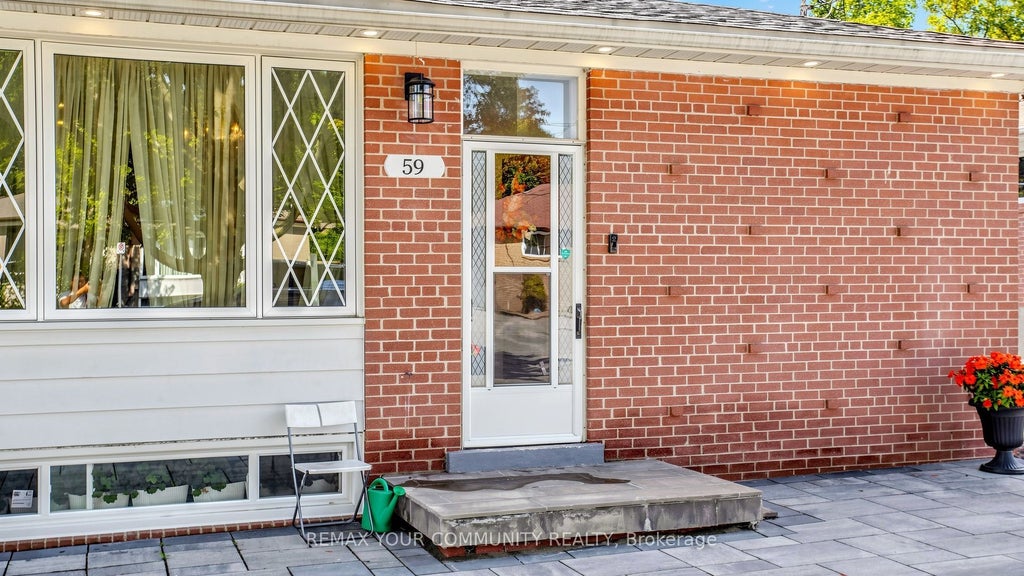 Photo of 59 Davis Road, Aurora, ON L4G 2B4 (MLS # N13726676)