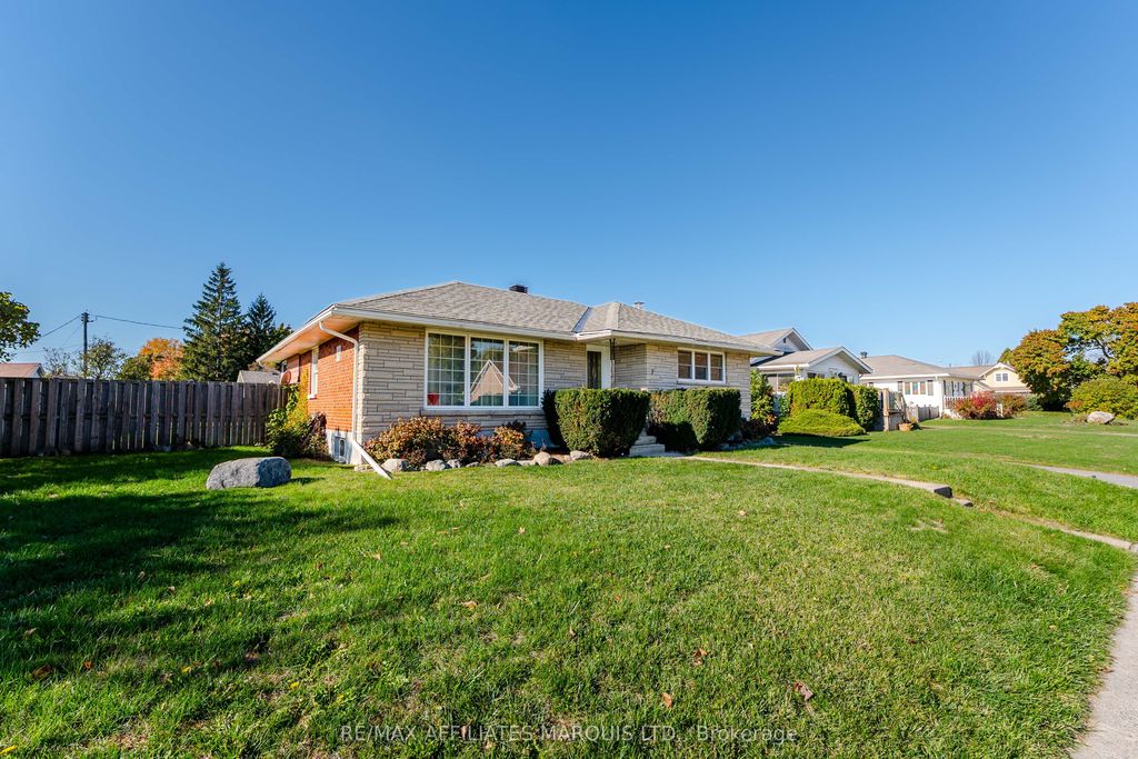 Photo of 7 Farran Drive, South Stormont, ON K0C 1M0 (MLS # X12984638)