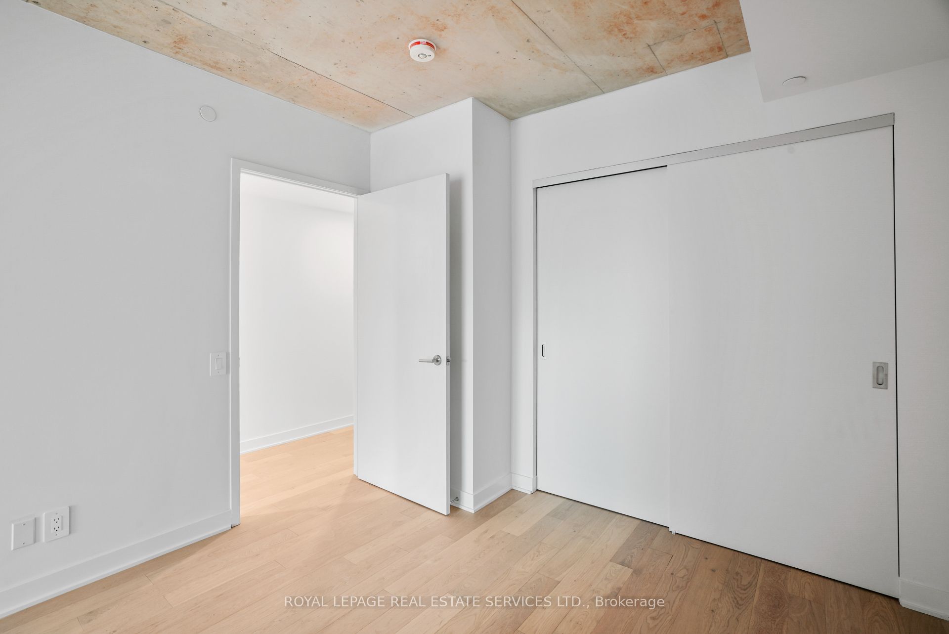 Toronto, ON M6P 1Y2, Canada, 1 Bedroom Bedrooms, ,1 BathroomBathrooms,Residential,Active,142305