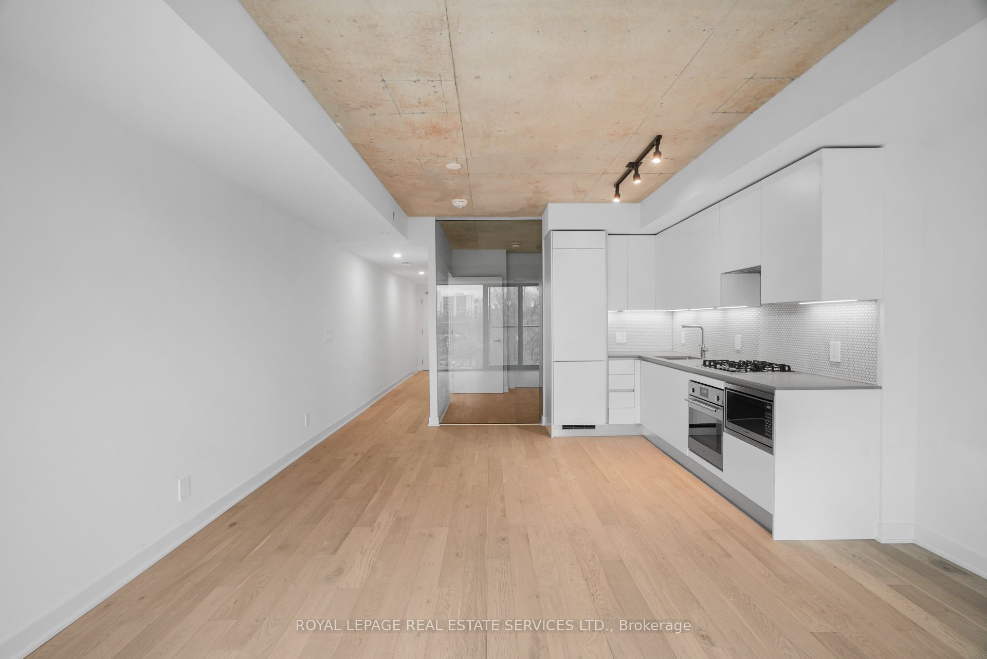 Toronto, ON M6P 1Y2, Canada, 1 Bedroom Bedrooms, ,1 BathroomBathrooms,Residential,Active,142305