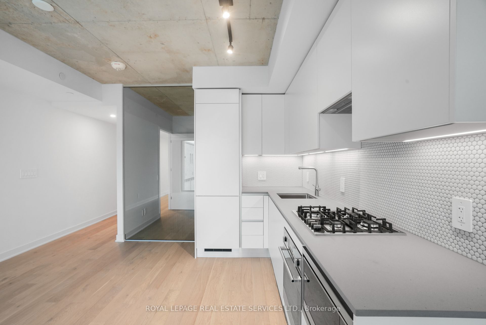 Toronto, ON M6P 1Y2, Canada, 1 Bedroom Bedrooms, ,1 BathroomBathrooms,Residential,Active,142305