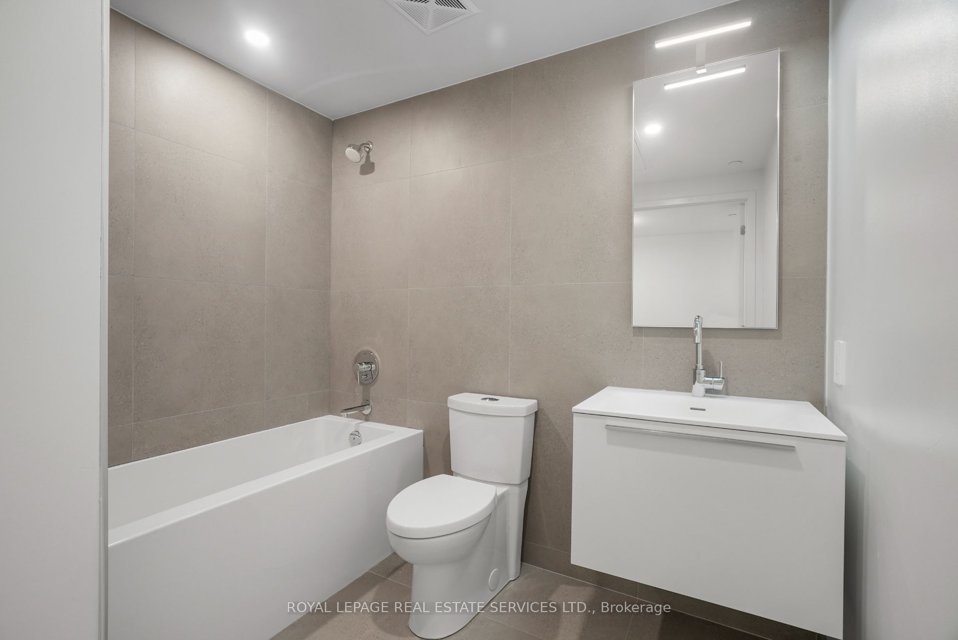 Toronto, ON M6P 1Y2, Canada, 1 Bedroom Bedrooms, ,1 BathroomBathrooms,Residential,Active,142305