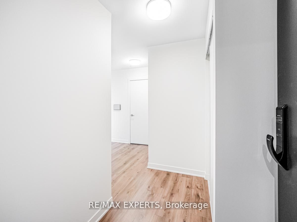 395 Dundas Street W 433