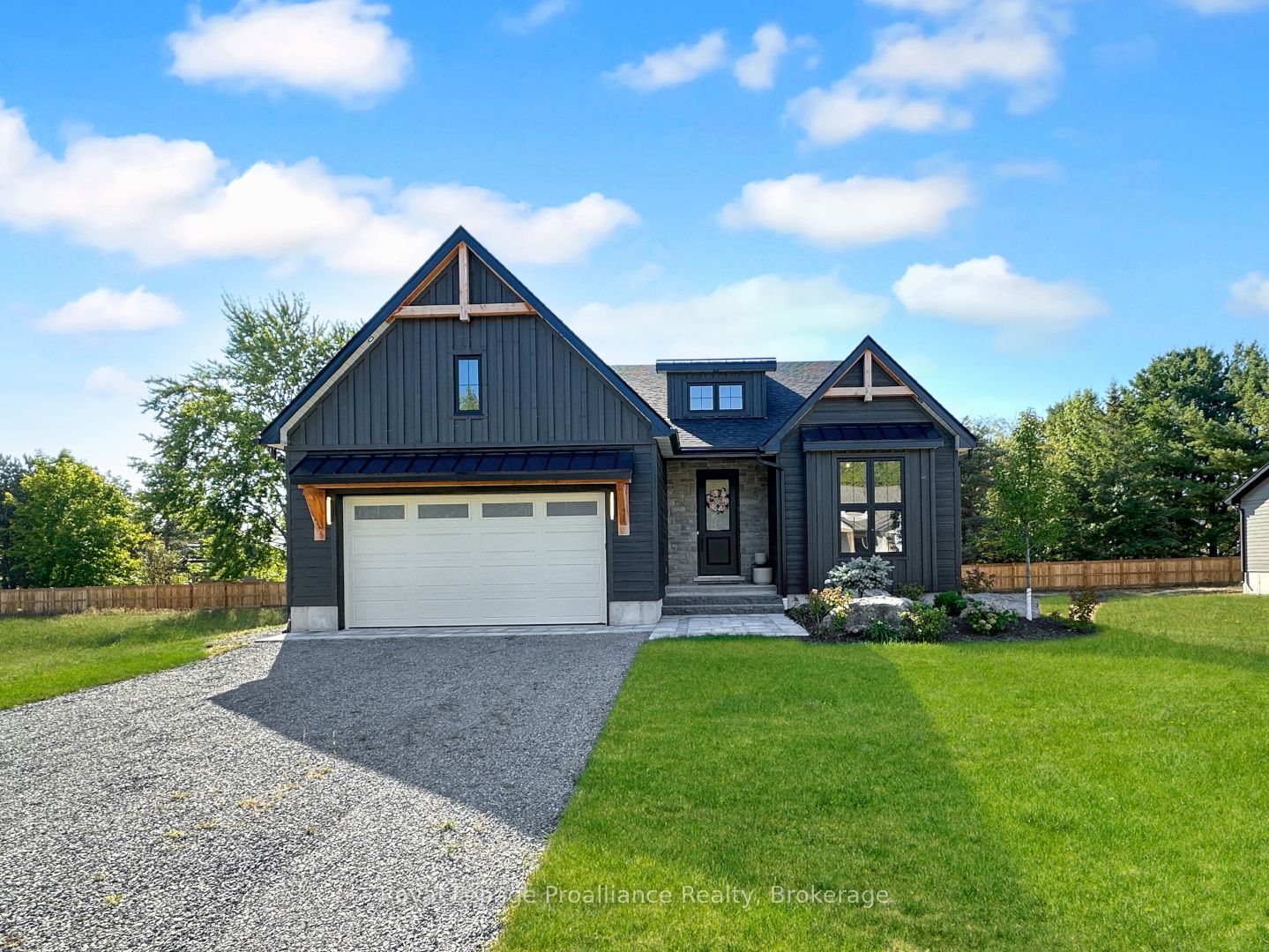 Photo 1 of 44 — 37 Deerview Drive, Quinte West, ON K8V 5P4