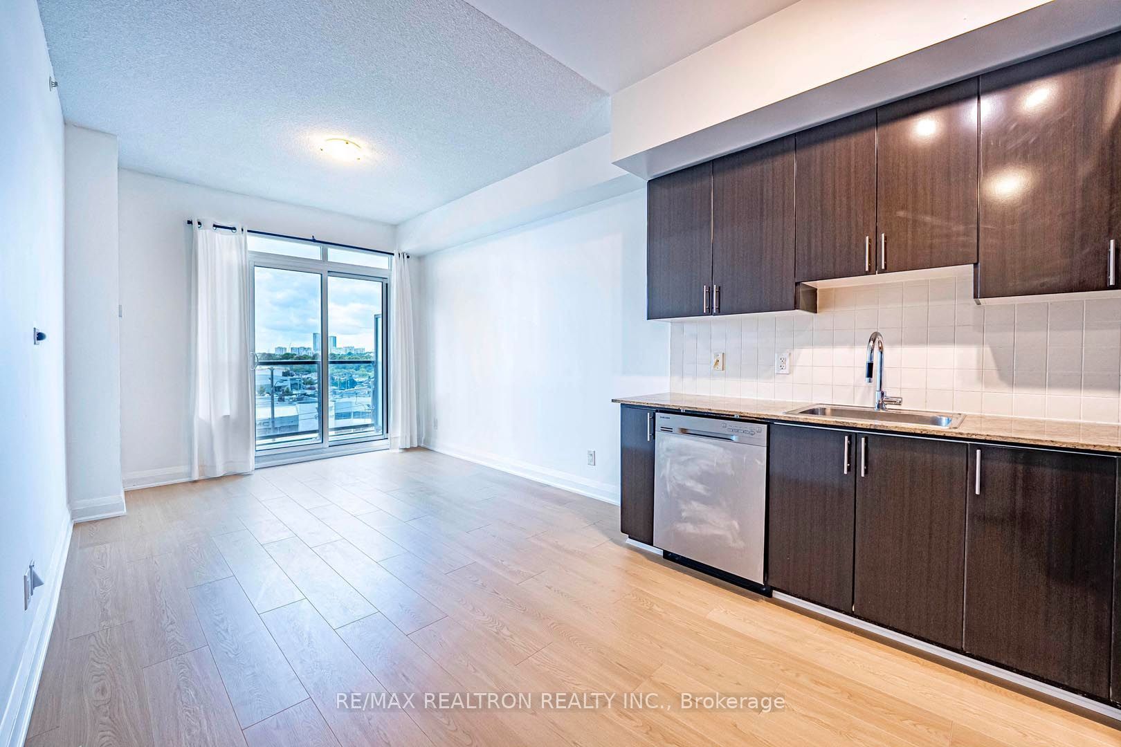 7161 Yonge Street 418