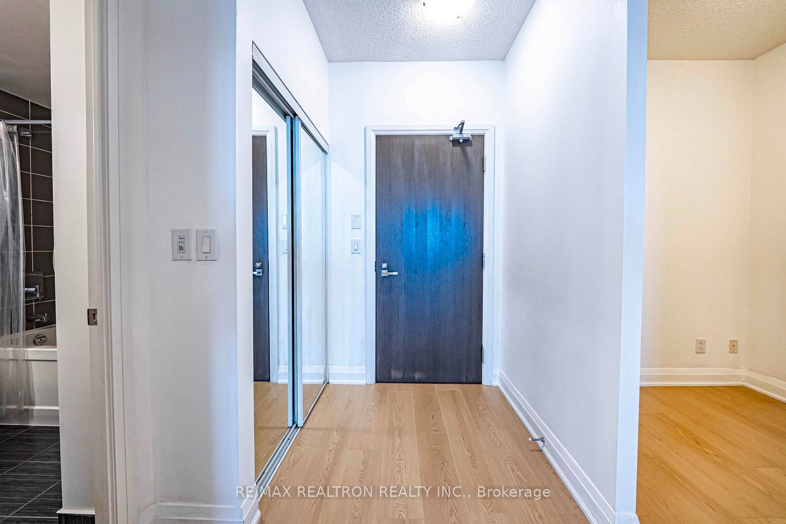 7161 Yonge Street 418