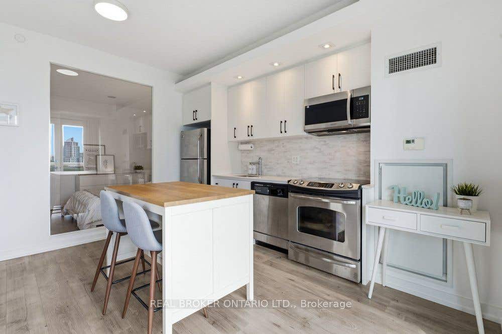 Photo of 165 Legion Road N #825, Toronto, ON M8Y 0B3 (MLS # W13700160)