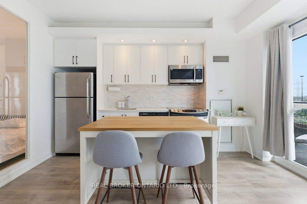 Photo of 165 Legion Road N #825, Toronto, ON M8Y 0B3 (MLS # W13700160)