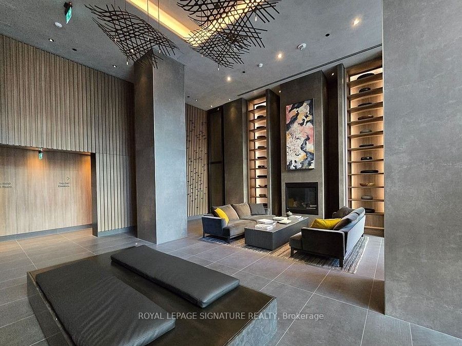 55 Charles Street E 4002