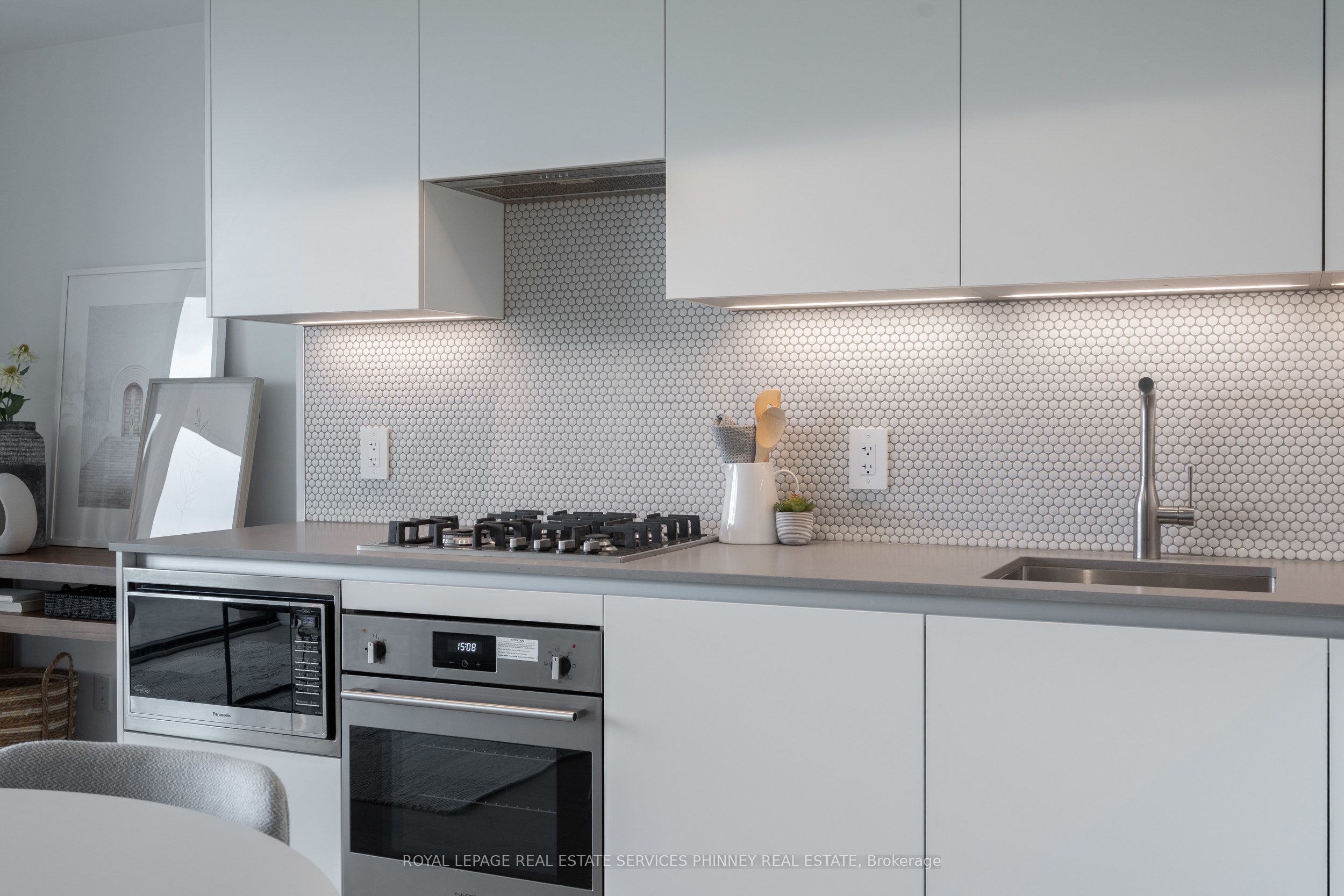 2720 Dundas Street W 515