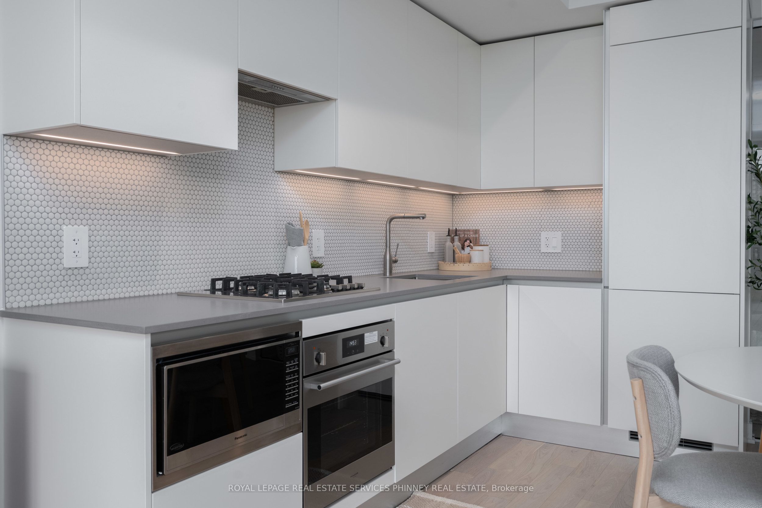 2720 Dundas Street W 515