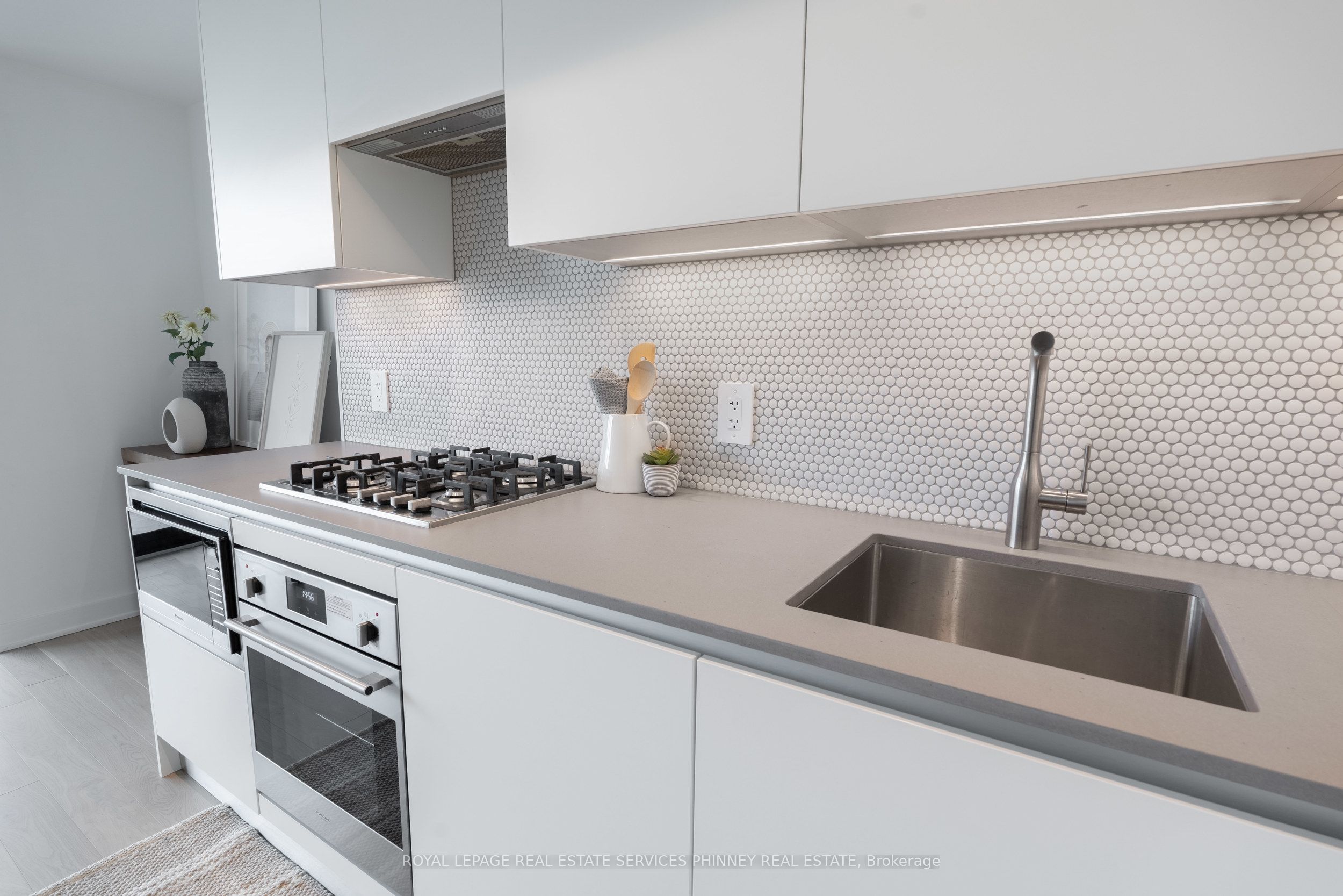 2720 Dundas Street W 515