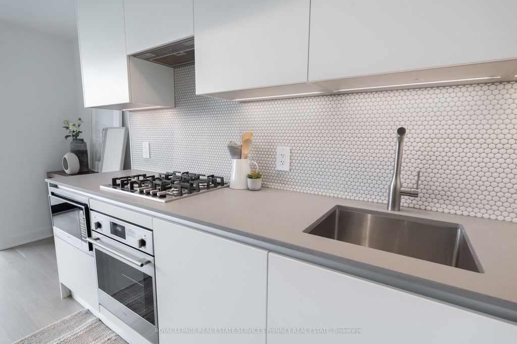 Photo of 2720 Dundas Street W #515, Toronto, ON M6P 0C3 (MLS # W12532760)