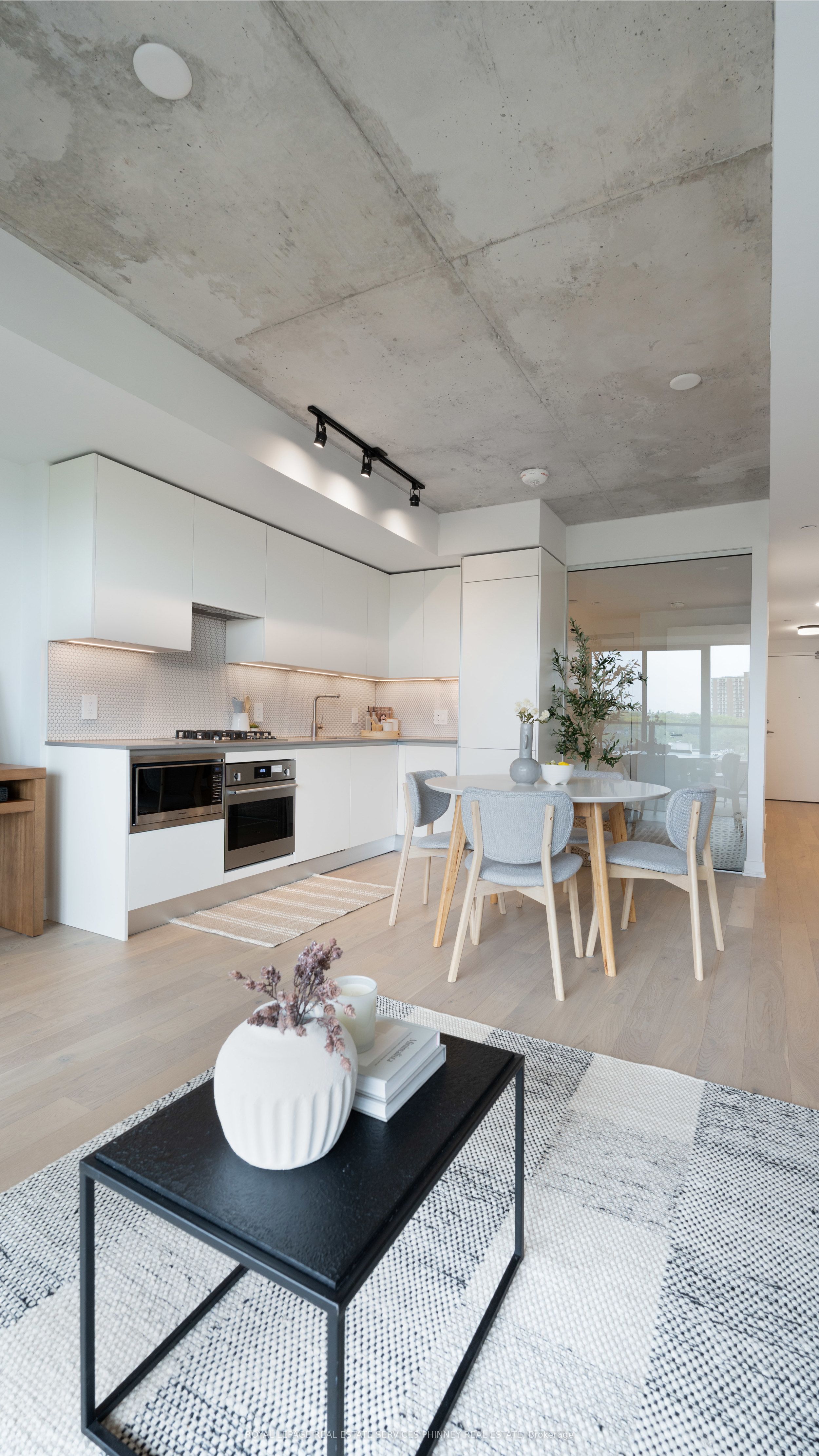 2720 Dundas Street W 515