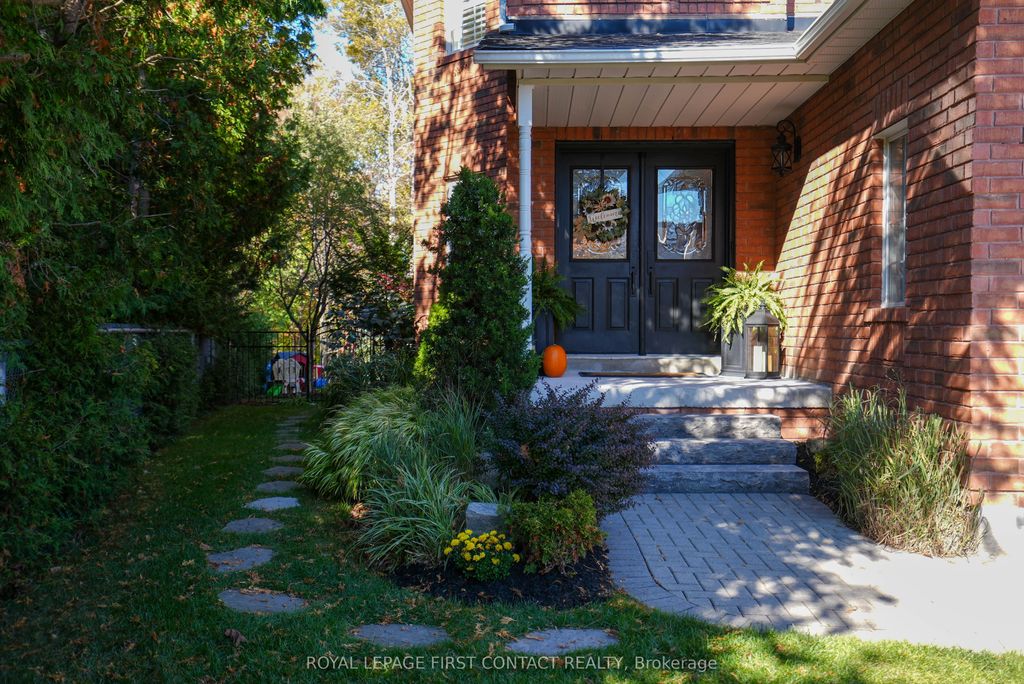 Photo of 1328 Vincent Crescent, Innisfil, ON L9S 1Z8 (MLS # N12489654)