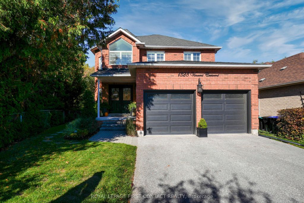 Photo of 1328 Vincent Crescent, Innisfil, ON L9S 1Z8 (MLS # N12489654)