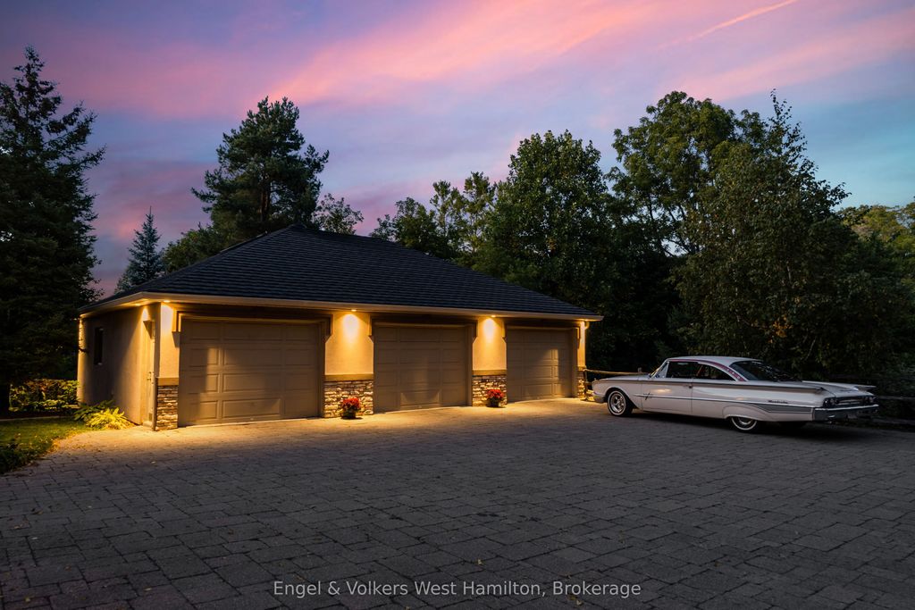 Photo of 94 8 Highway, Hamilton, ON L9H 4V5 (MLS # X13129984)