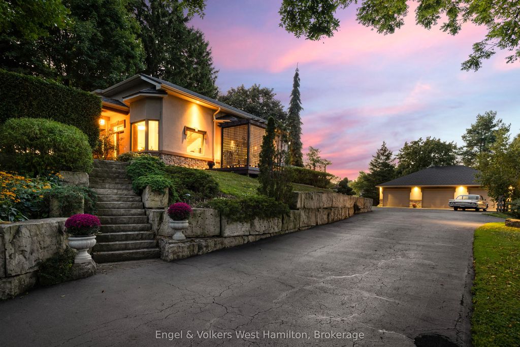 Photo of 94 8 Highway, Hamilton, ON L9H 4V5 (MLS # X13129984)