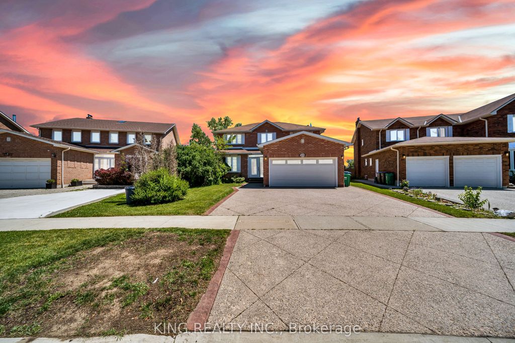 Photo of 2606 Ambercroft Trail, Mississauga, ON L5M 4K3 (MLS # W13502398)