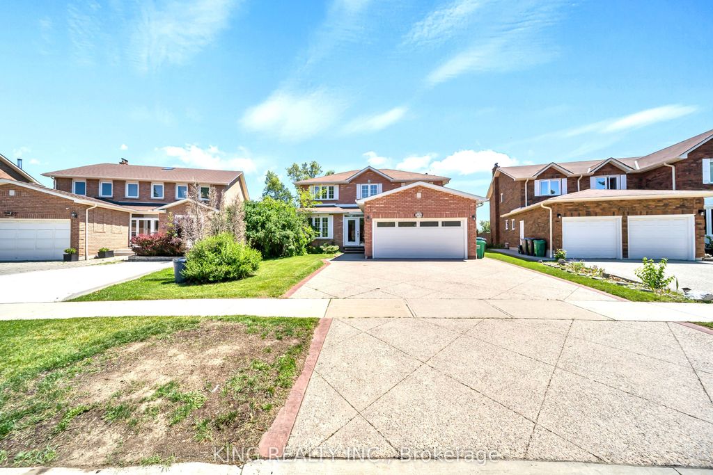 Photo of 2606 Ambercroft Trail, Mississauga, ON L5M 4K3 (MLS # W13502398)