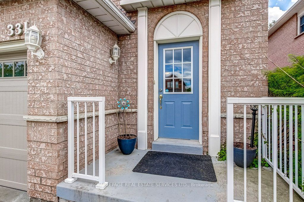 Photo of 331 Ravineview Way, Oakville, ON L6H 6S5 (MLS # W13117948)