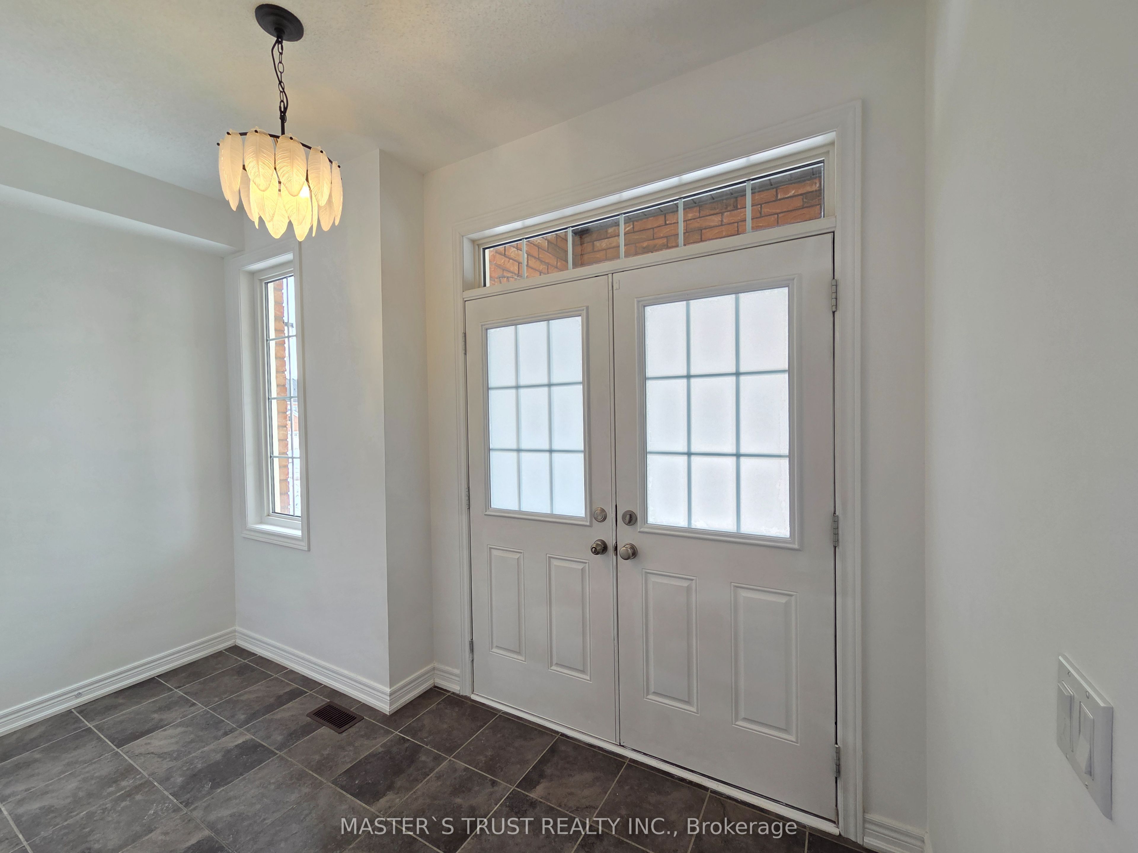 11 Beacon Point Street