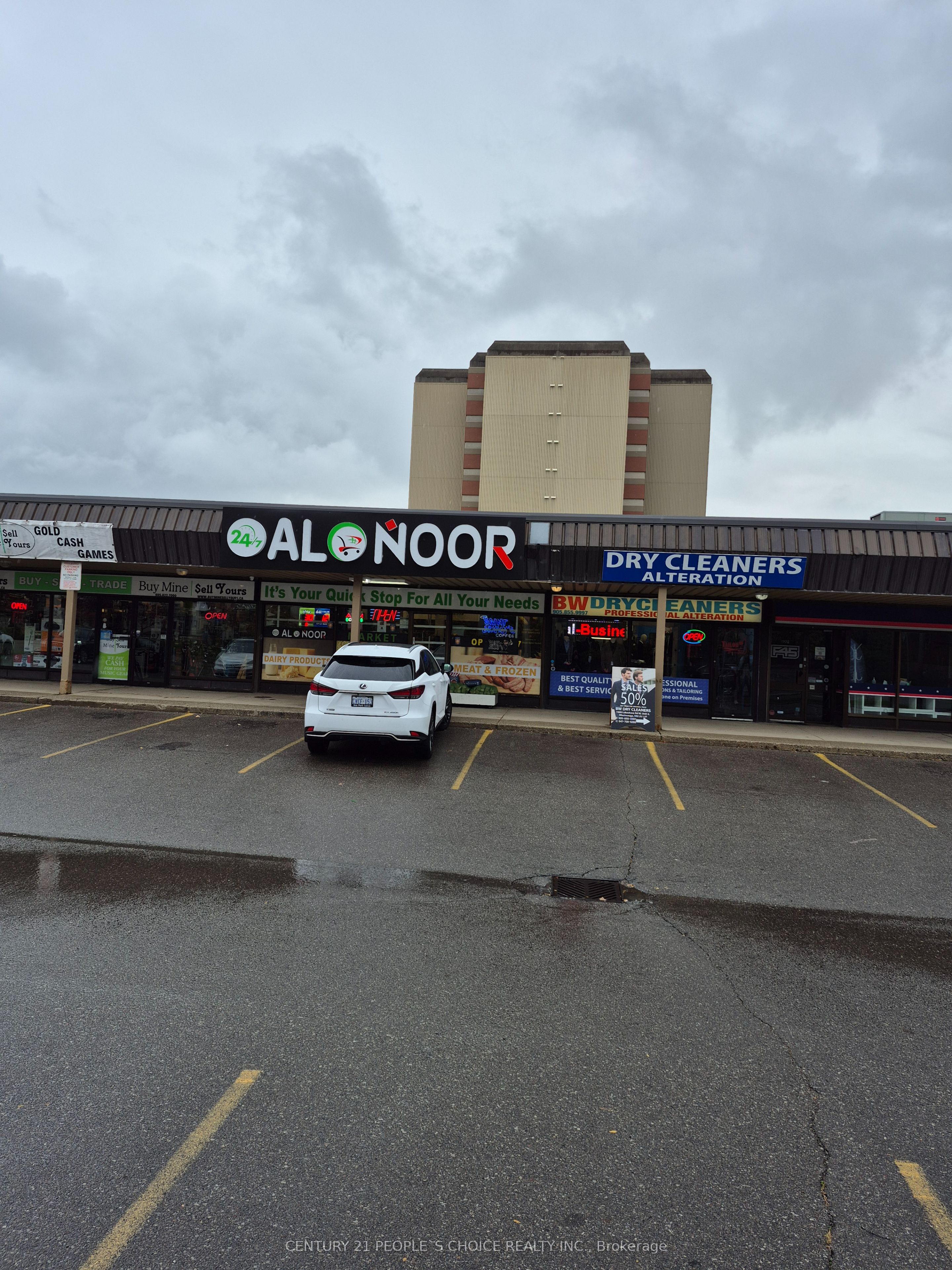 1900 Lakeshore Road W 3