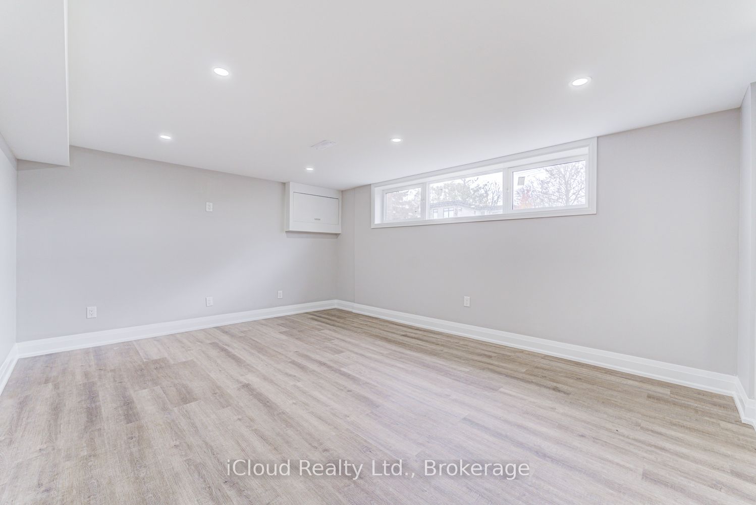 22 Decarie Circle