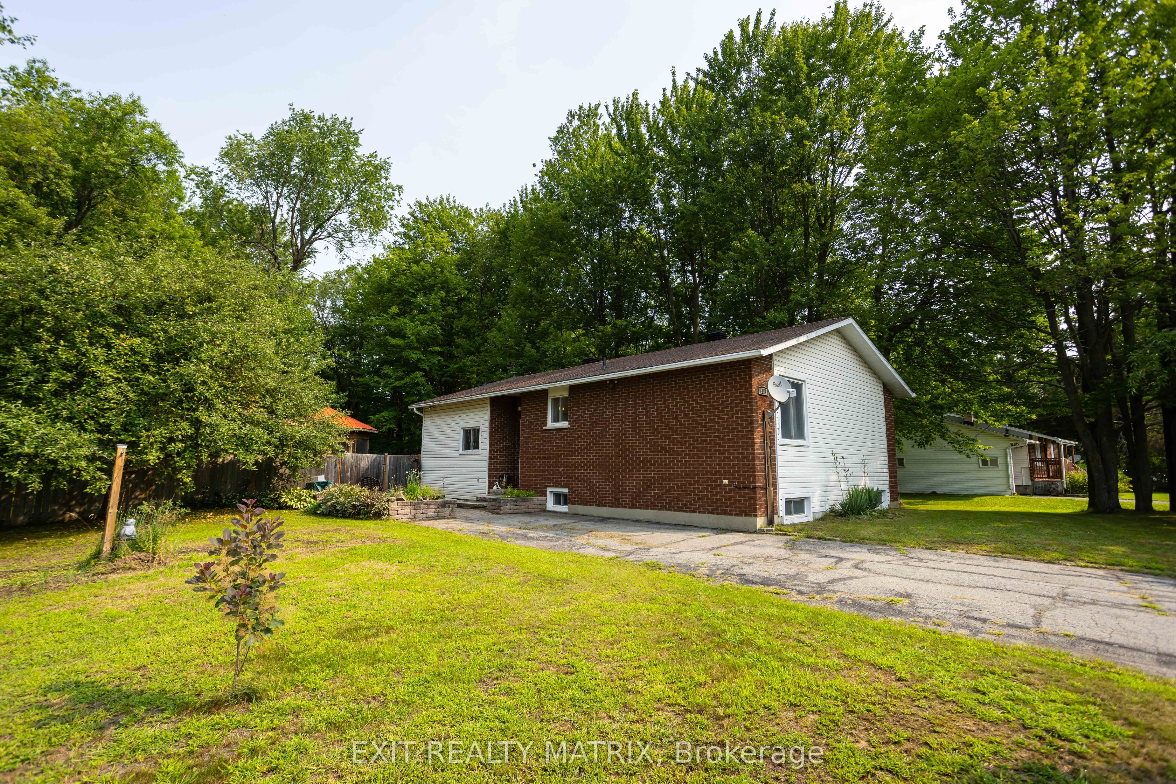 2174 Des Pins Street - Photo 2