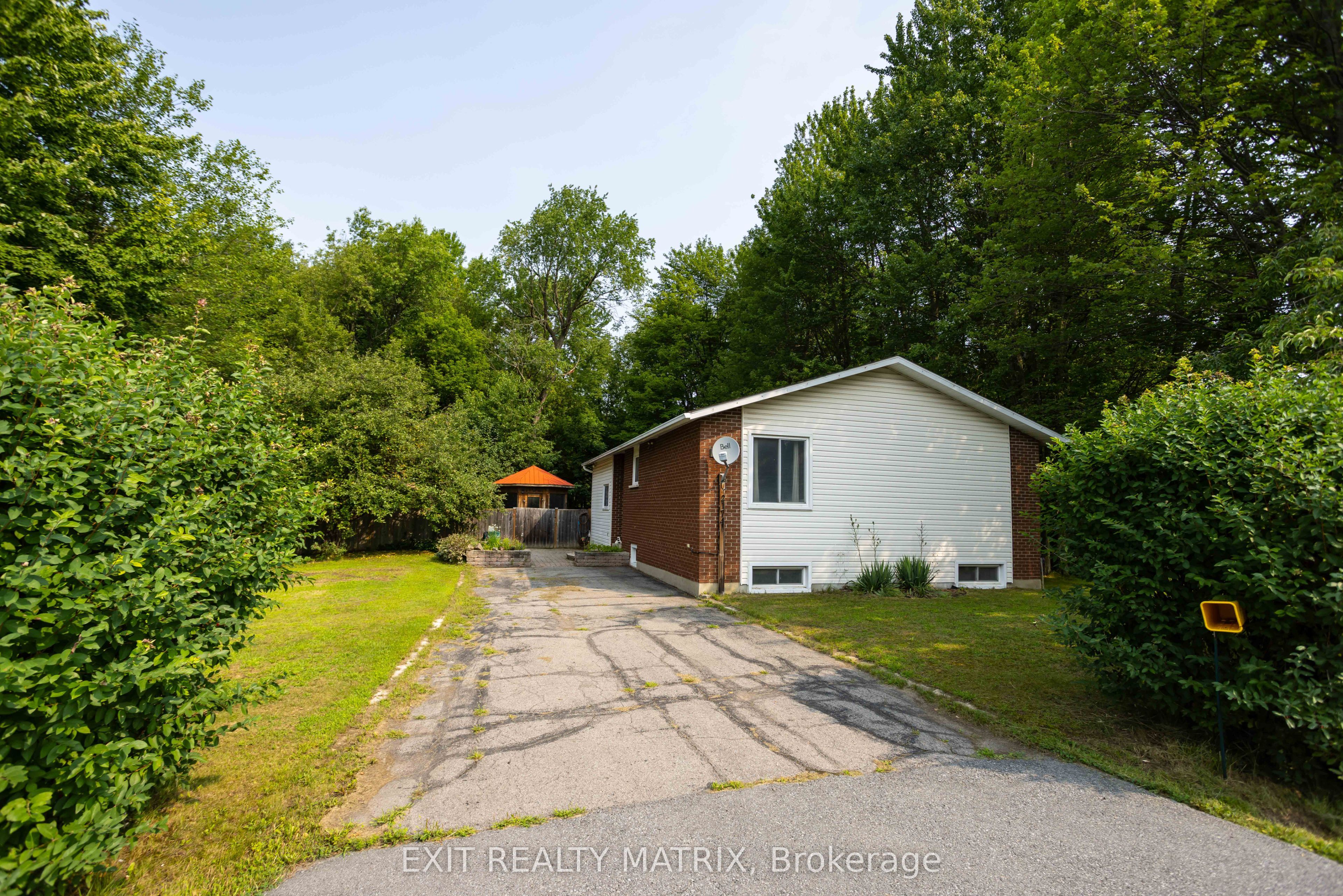 2174 Des Pins Street - Photo 3