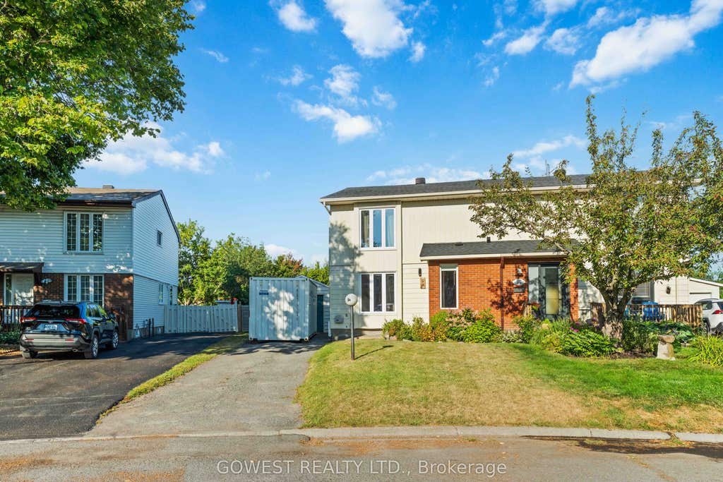 Photo of 94 Fieldgate Drive, Barrhaven, ON K2J 1T9 (MLS # X13679000)