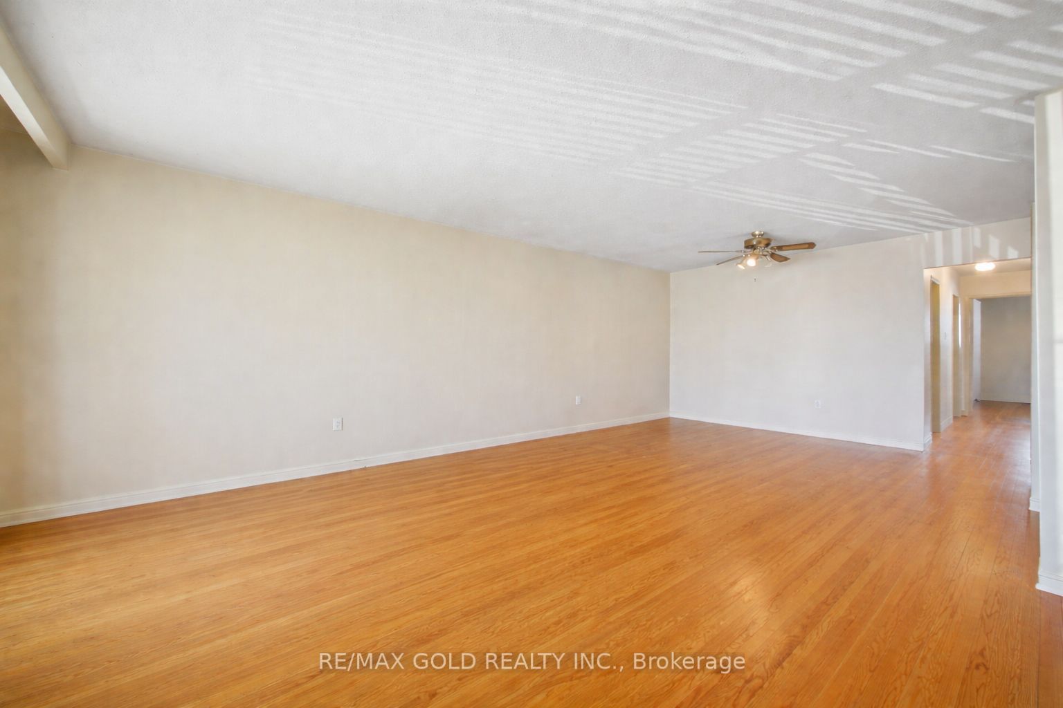 877 Consort Crescent