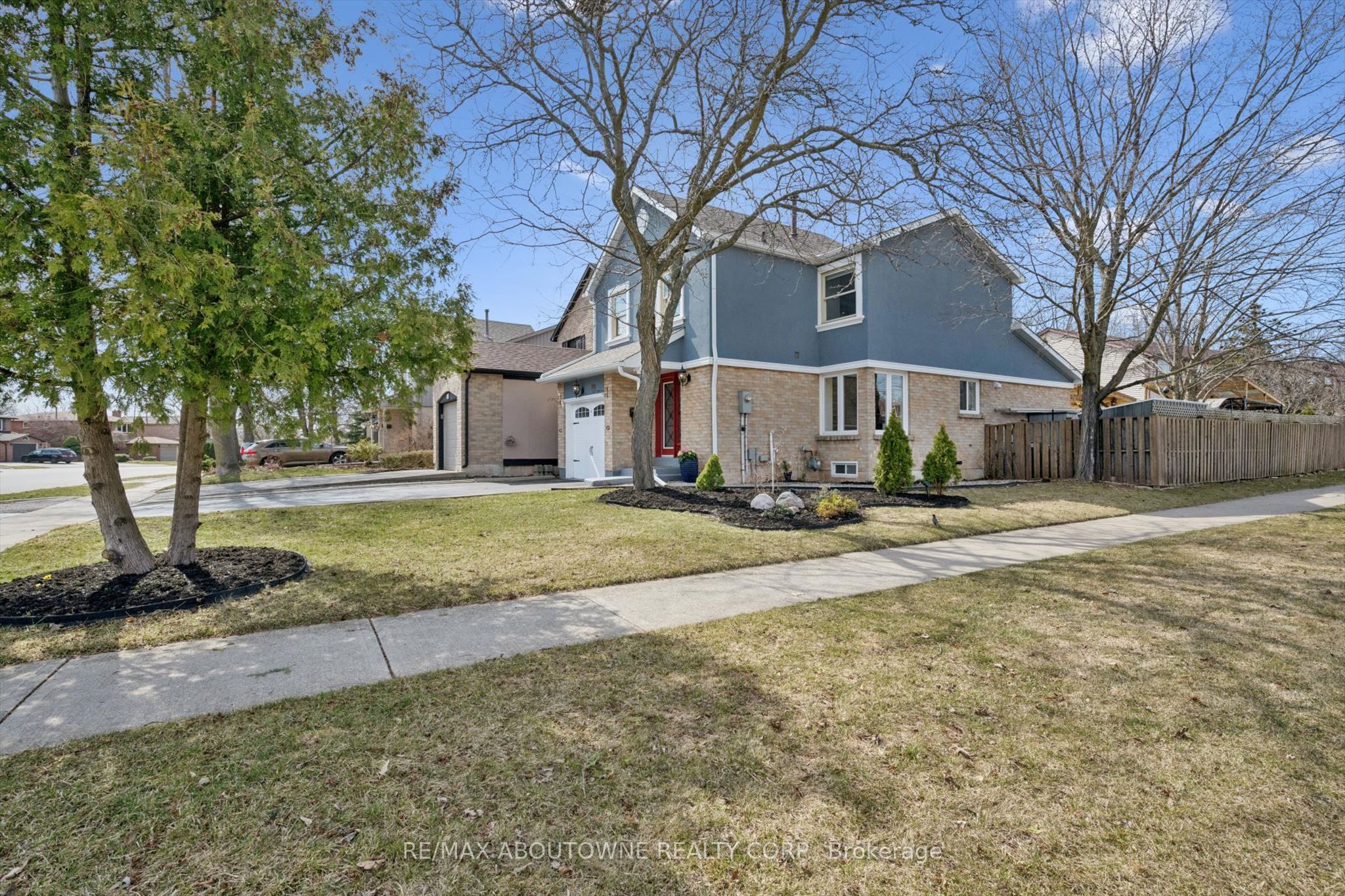 395 Maidstone Crescent