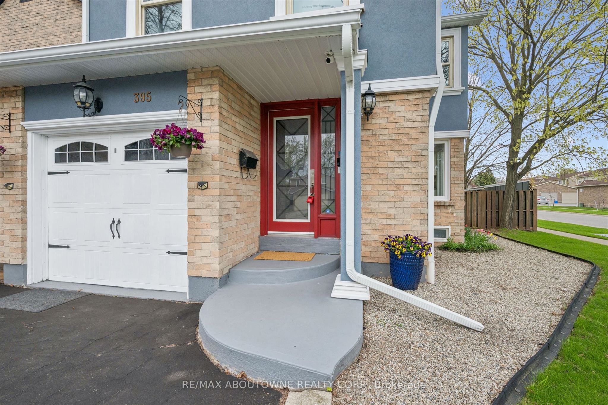 395 Maidstone Crescent