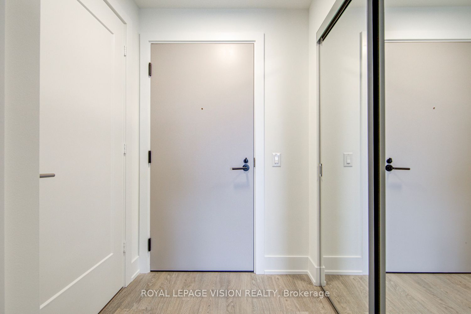 858 Dupont Street 517