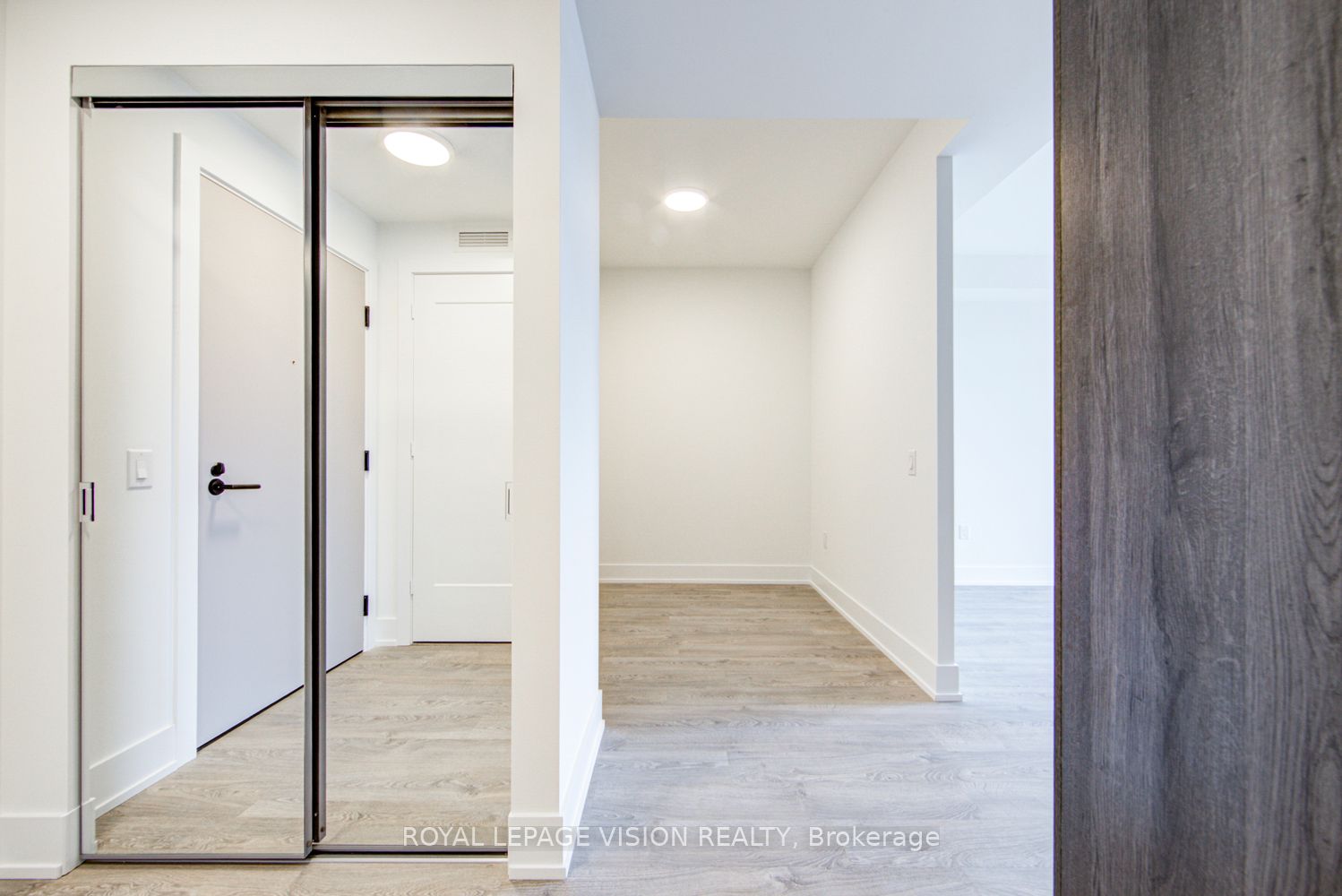 858 Dupont Street 517