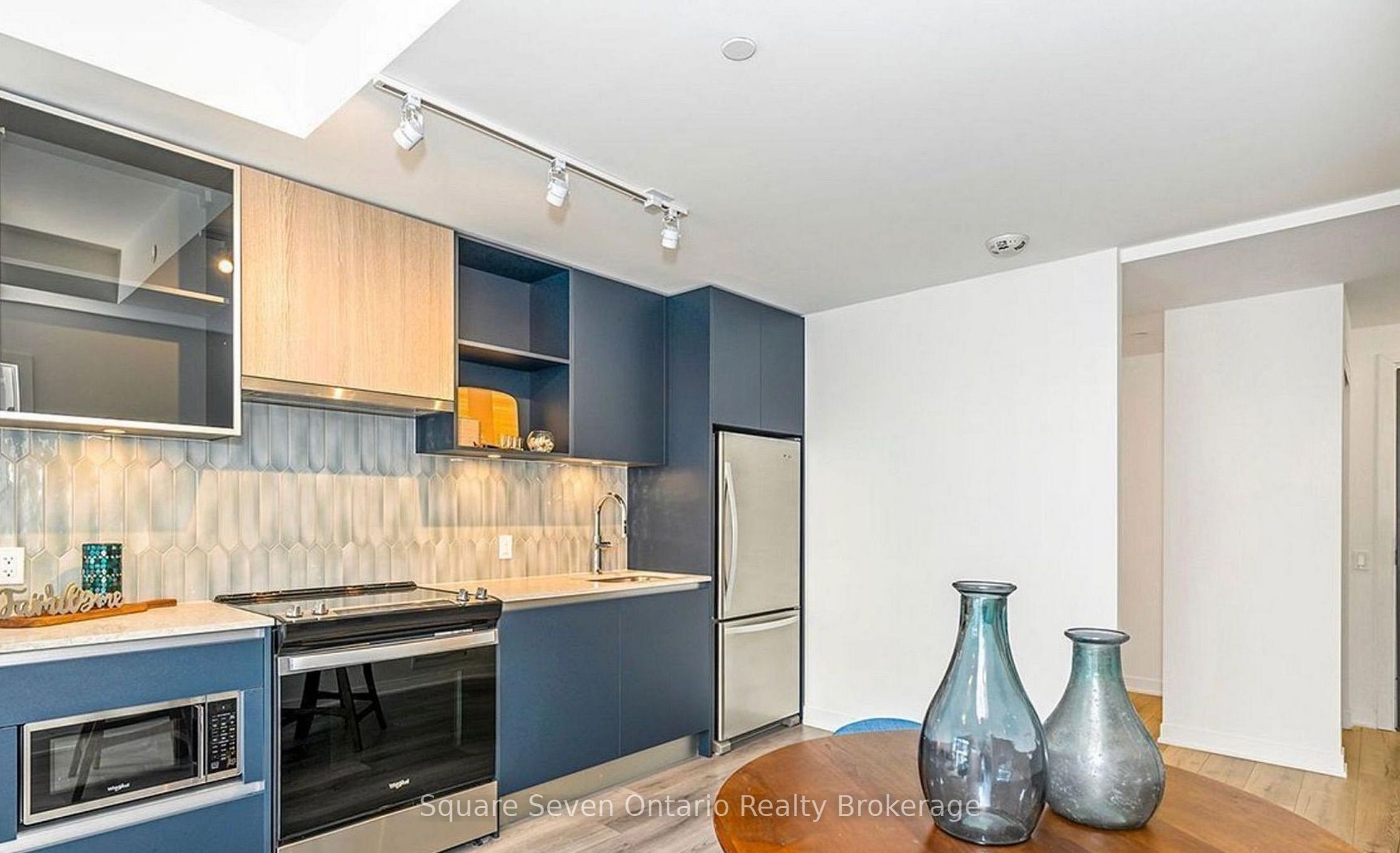 395 Dundas Street 820