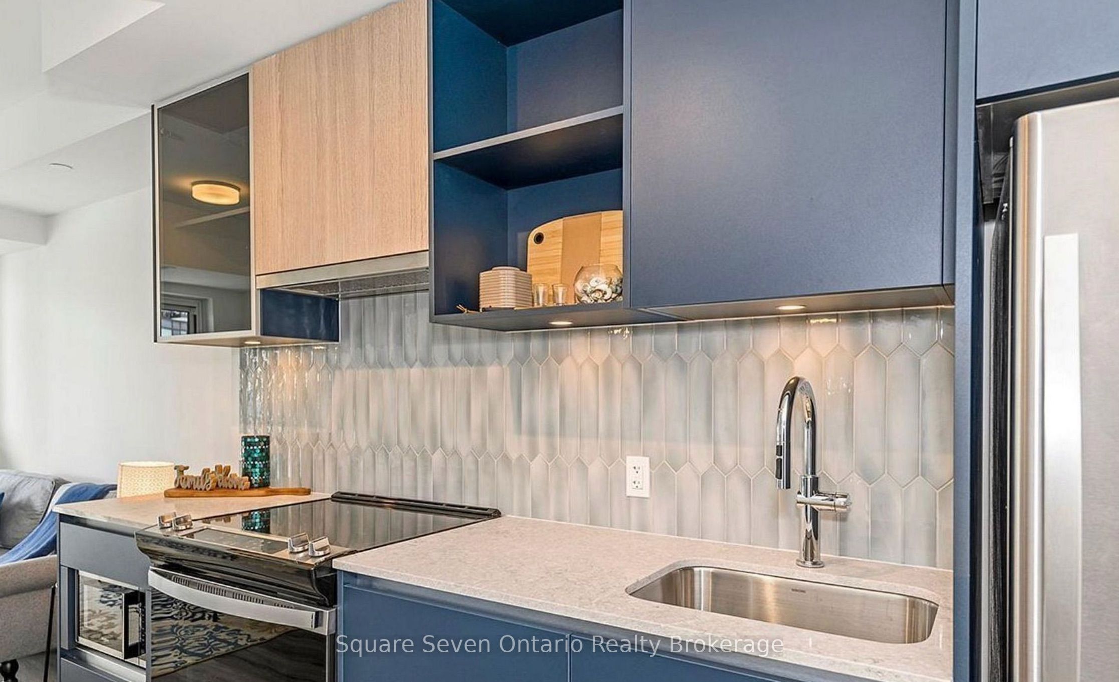 395 Dundas Street 820