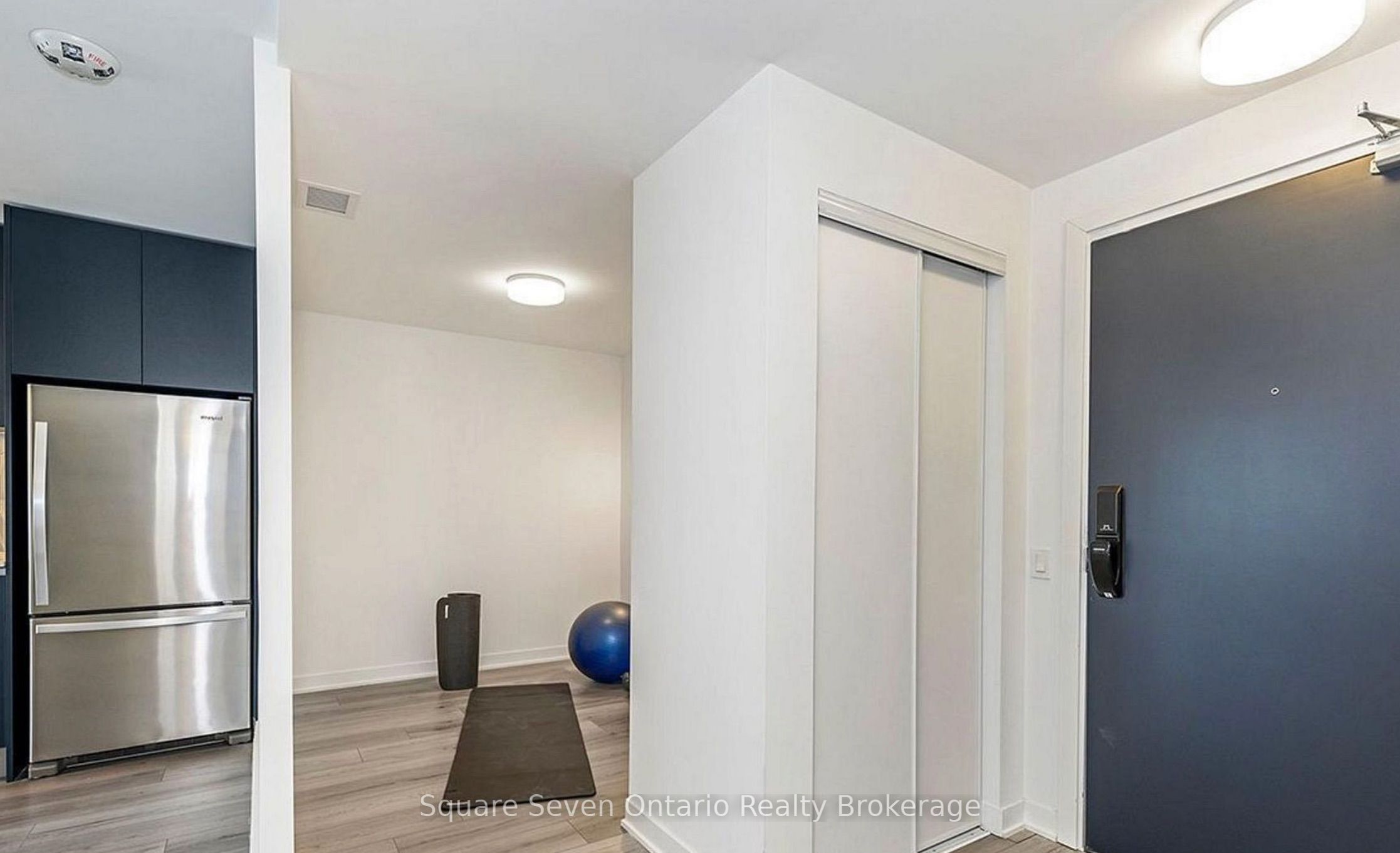 395 Dundas Street 820