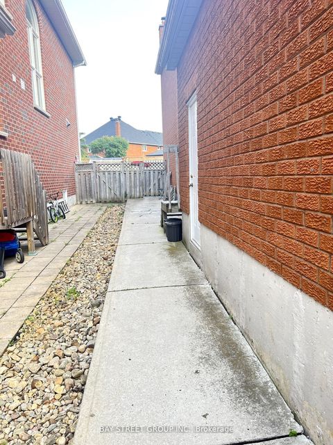 21 Wincanton Road Lower Markham ON L3S 3H6