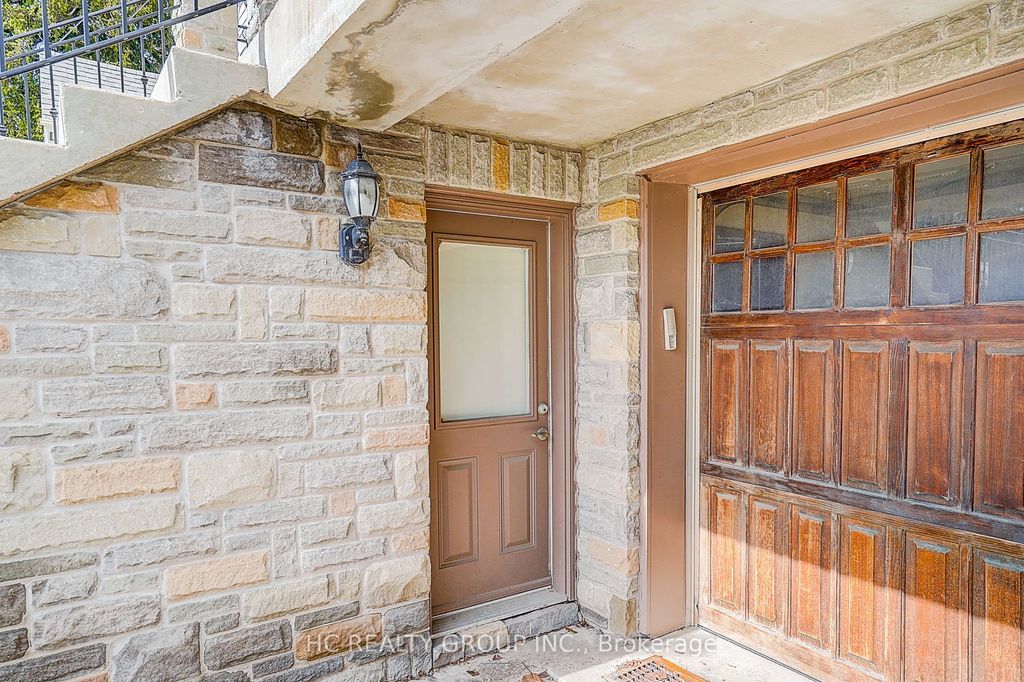 Photo of 546 Melrose Avenue, Toronto, ON M5M 2A3 (MLS # C12883490)