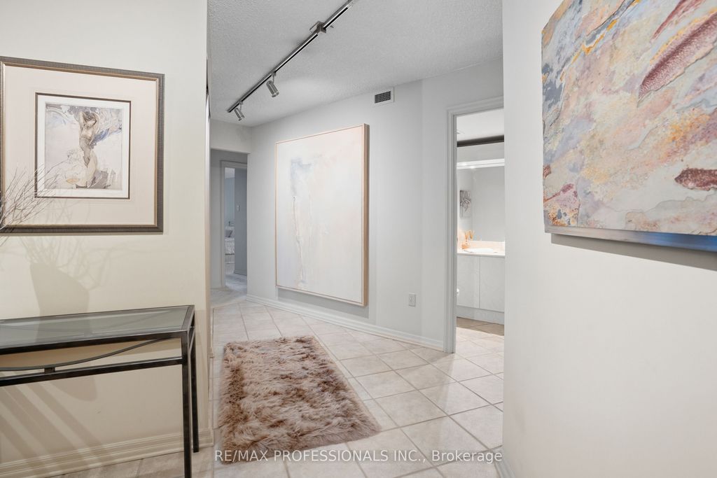 Photo of 2010 Islington Avenue #1806, Toronto, ON M9P 3S8 (MLS # W12448086)