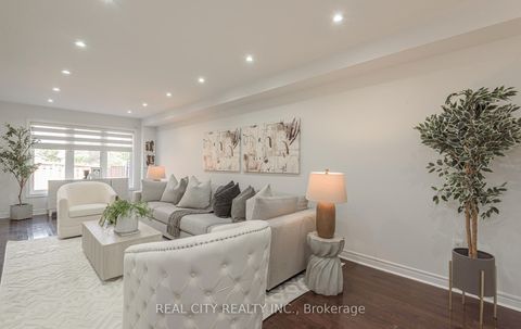 27 Bellhaven Crescent Brampton ON L6R 0W6