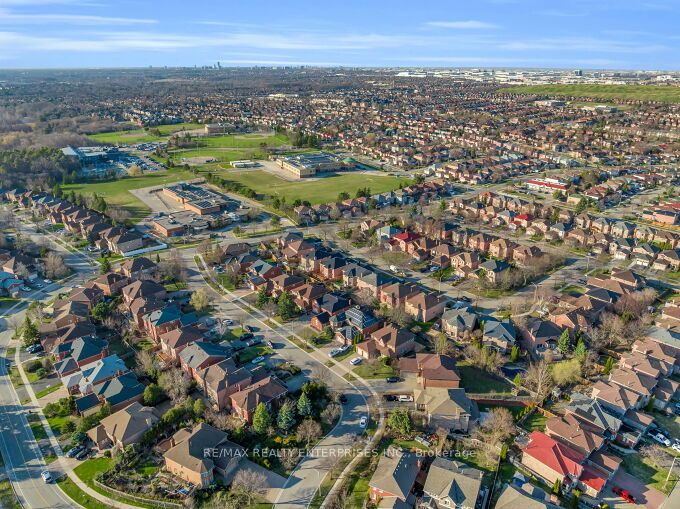 5683 Oldcastle Crescent