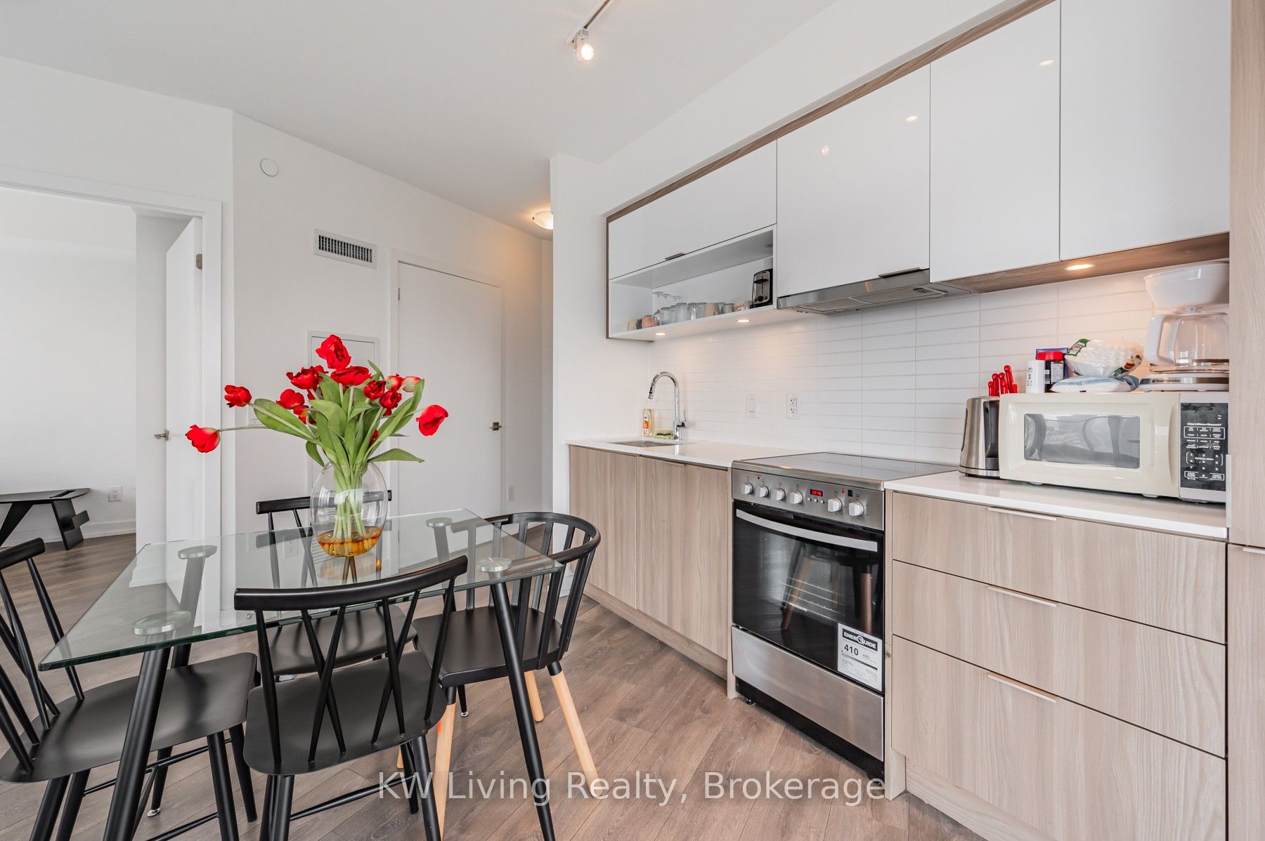 159 Wellesley Street E 3307